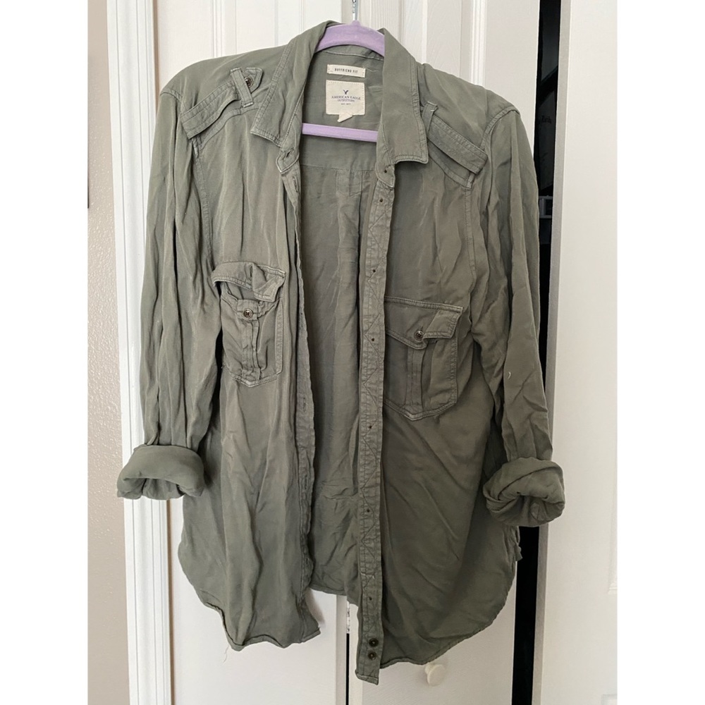 American Eagle boyfriend fit button up shirt
